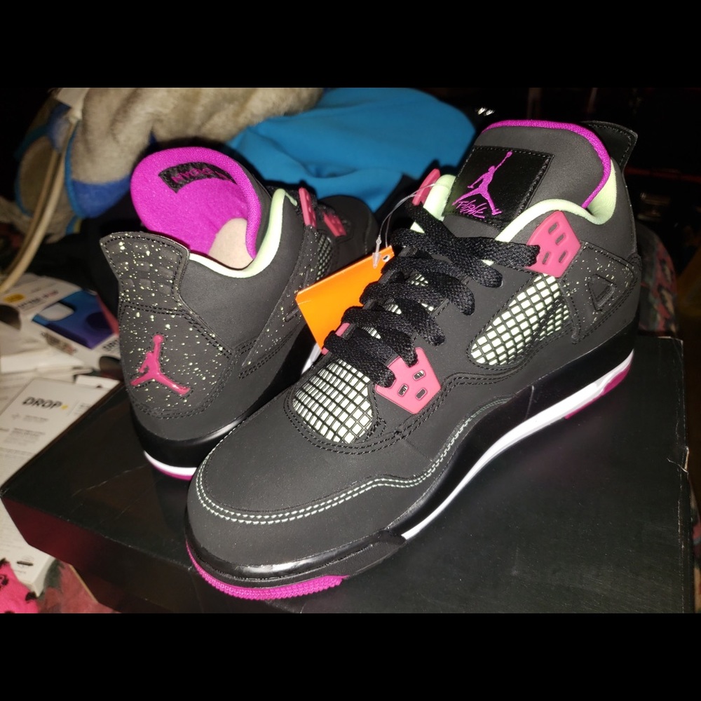Jordan 4 Retro size 6y
